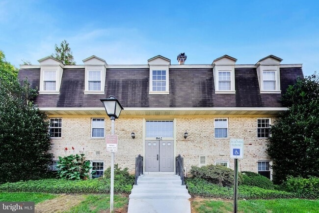 Building Photo - 862 College Pkwy Unit 102