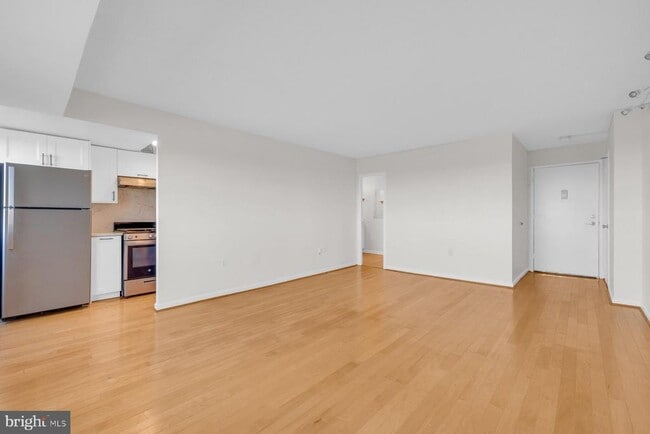 Photo - 2500 N Van Dorn St Unit 817