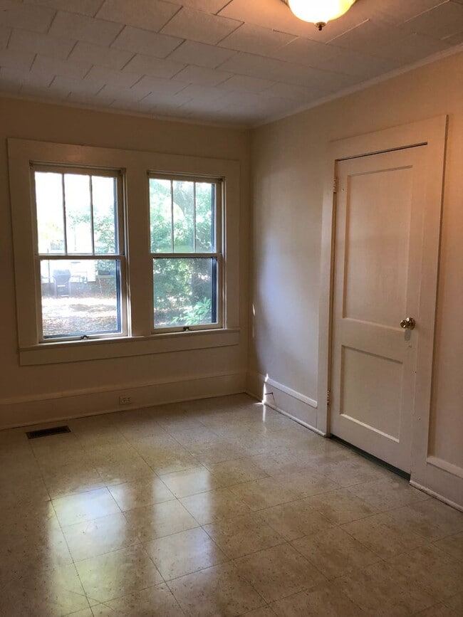 Photo - 1211 N Main St