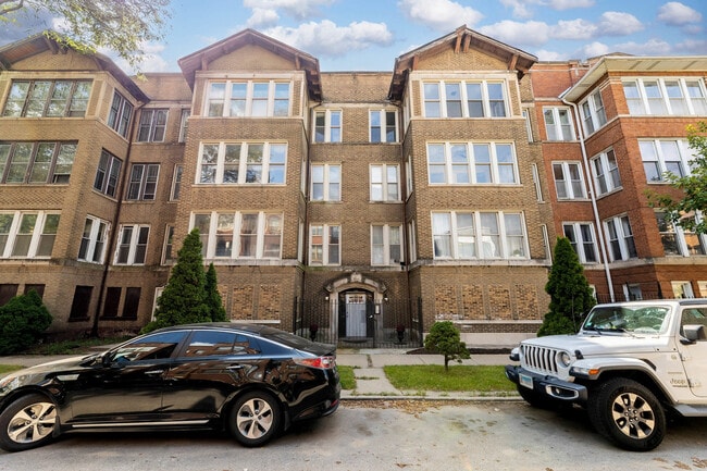 Building Photo - 4722 S Ingleside Ave Unit 3N Rental