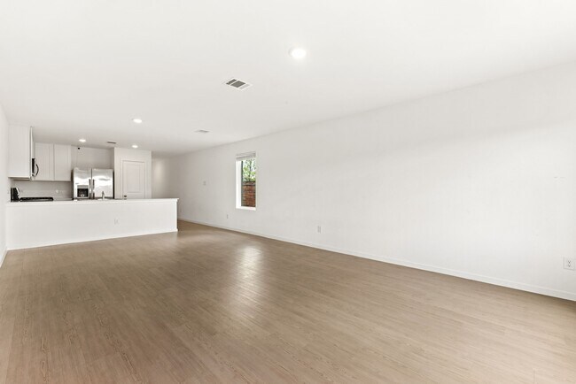 Building Photo - 3005 Majestic Sunrise Dr