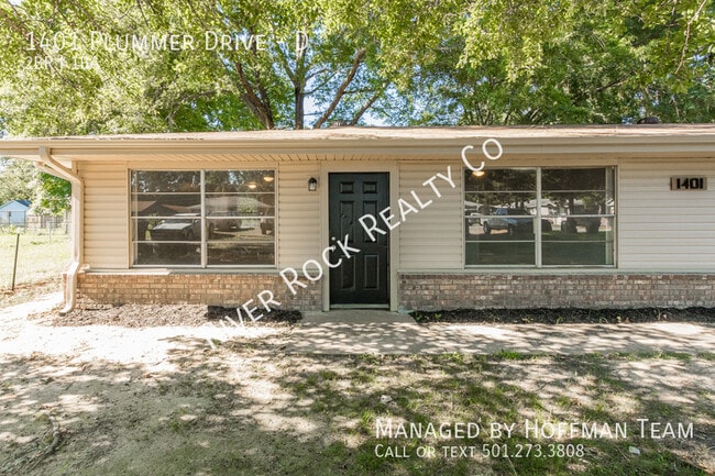 Building Photo - 1401 Plummer St Unit D