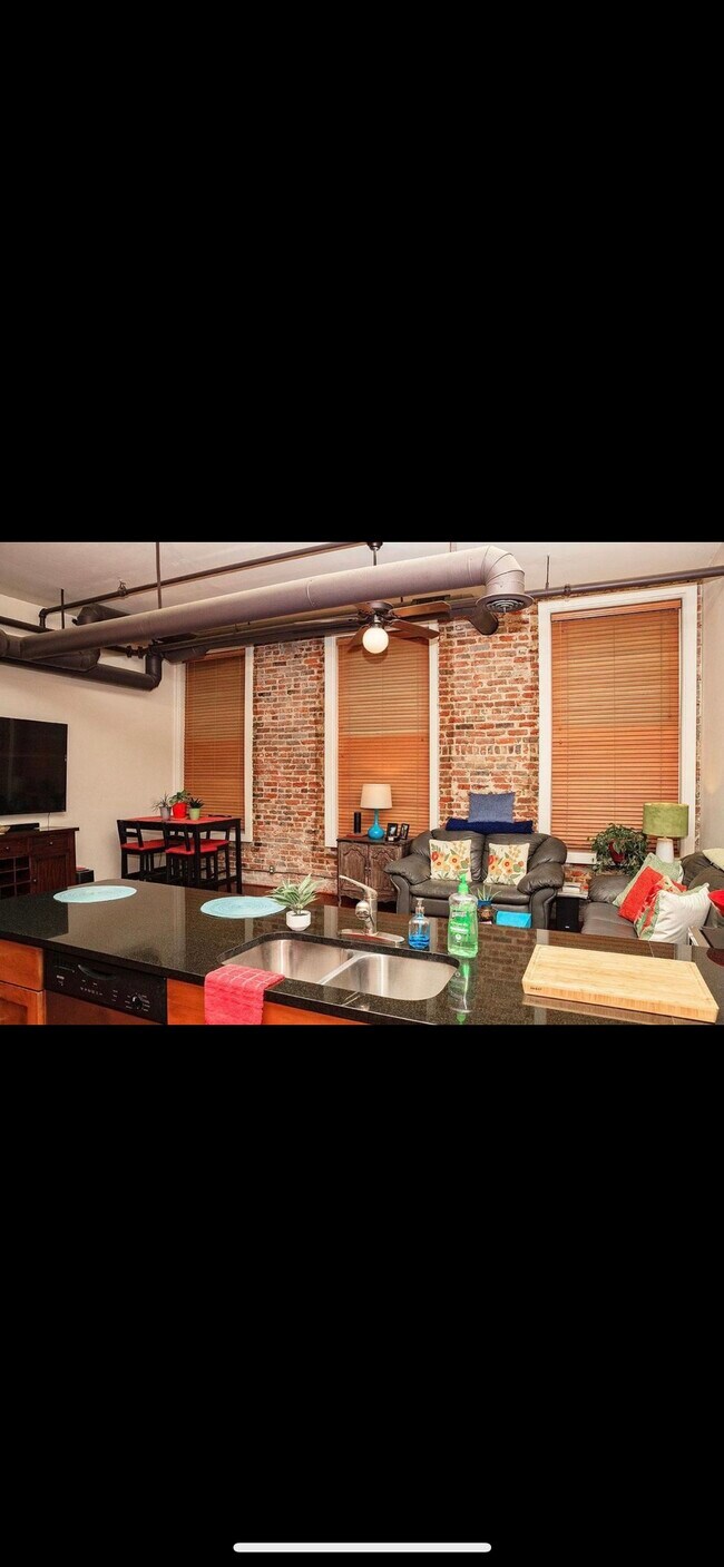 Photo - 92 S Main St Unidad 205