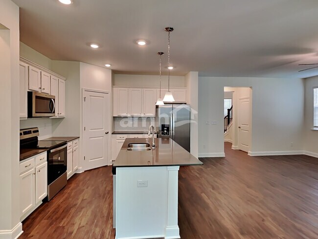 Photo - 552 Rivermist Dr