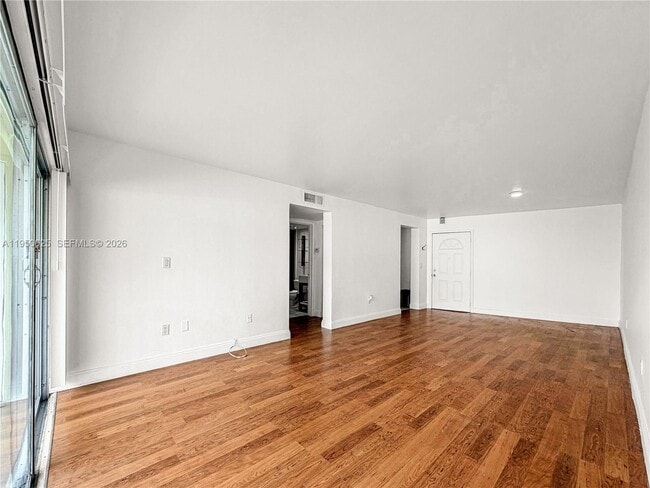 Photo - 520 NE 38th St Unit 9