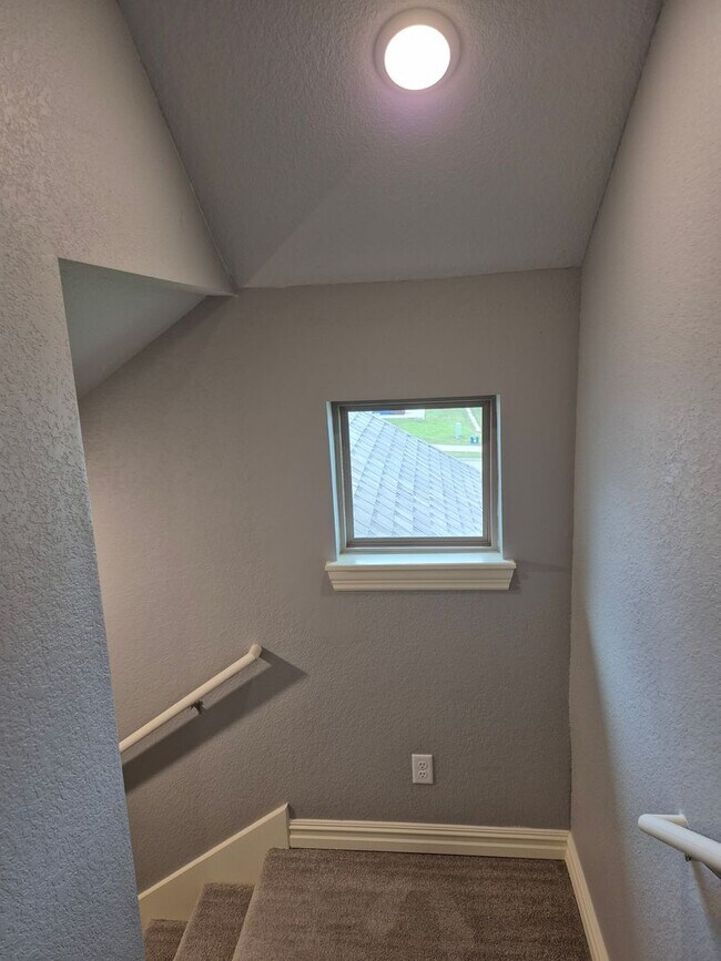 Photo - Call Heather about the move in special on this 3 bedroom Townhouse. 479-208-0305