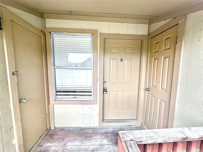 Photo - 9808 Roxanna Dr