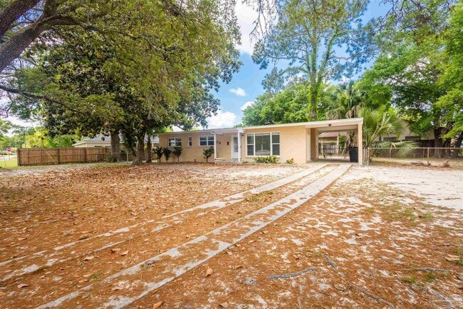 Photo - 22 Laurie Dr NE