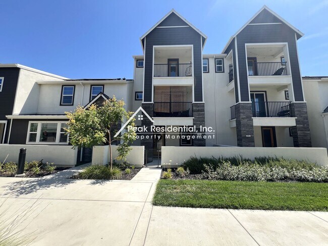 Photo - Updated 4bd/3.5ba Natomas Home with Garage!