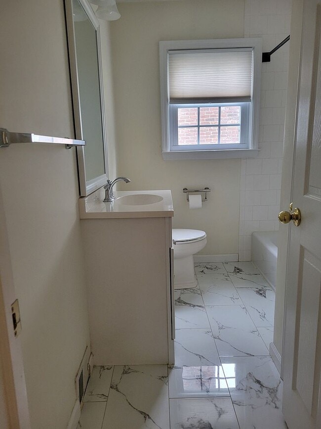 Building Photo - 25 Orchard Pl Rental