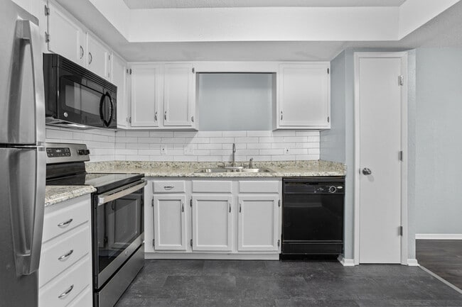 Photo - 642 NW Valleybrook Rd