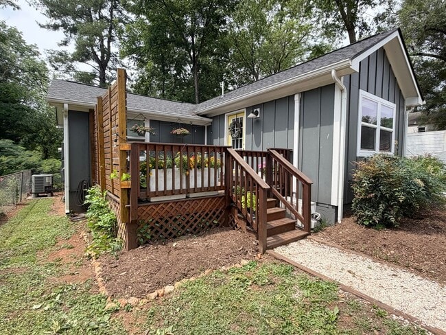 Photo - 320 1/2 Meade Avenue - Pet friendly Home with a Large Fenced in Yard!