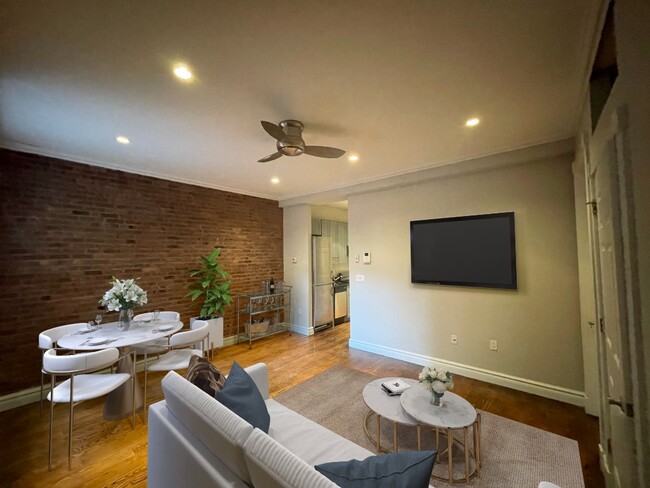 Building Photo - 450 W 50th St Rental