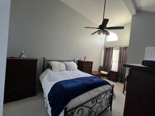 Photo - 5455 Sylmar Ave