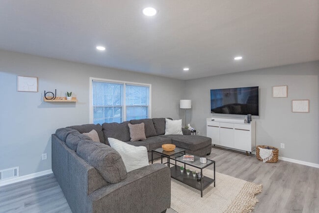 Photo - 5130 Ballentine St