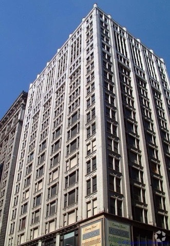 Building Photo - 8 W Monroe St Unit 1702 Rental