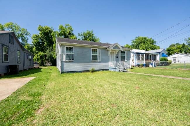 Photo - 3948 Carlton St