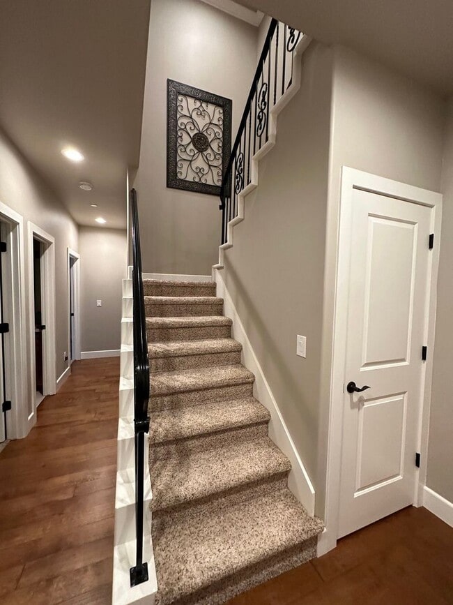 Photo - 4 Bedroom 2.5 Bath Foresthill rental oppor...