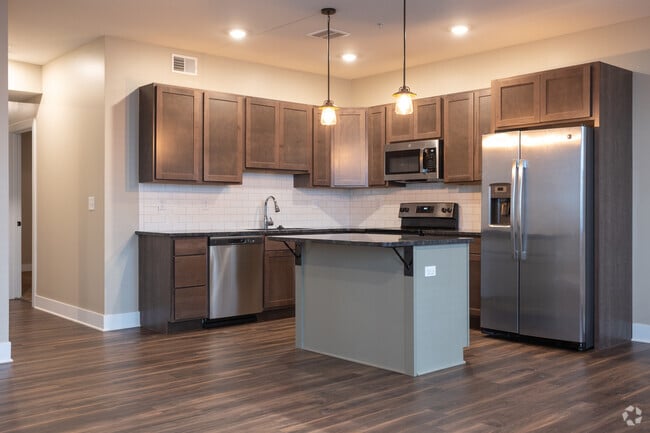2BR, 2BA - 998SF - Kitchen
