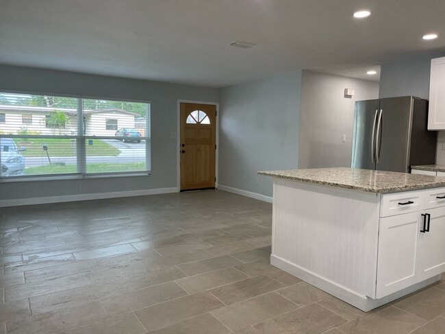 Photo - 482 Oakwood Dr