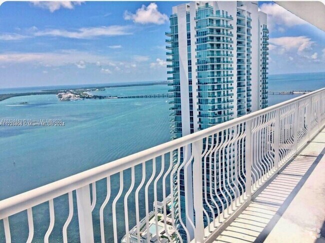 Building Photo - 1200 Brickell Bay Dr Unit 4002 Rental