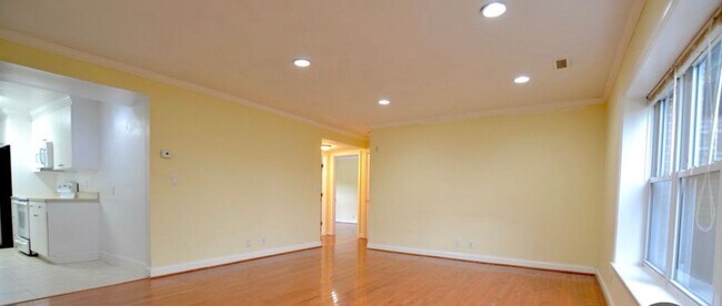 Charming 3 Bedroom-No Broker Fee - Charming 3 Bedroom-No Broker Fee Condo