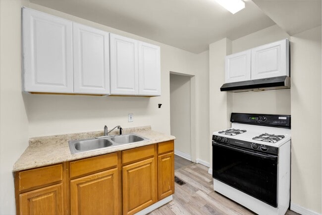 Photo - 210 1/2 Peach Street