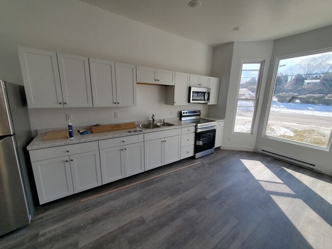 Building Photo - 308 Hill St Unit 2