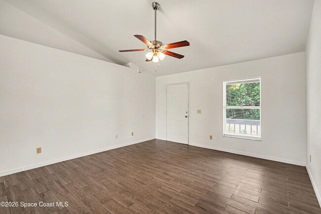 Photo - 934 Westport St SE