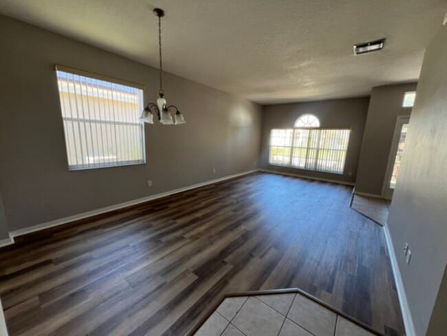 Photo - 4 bedroom 2 bath home Near UCF Lawn Servic...