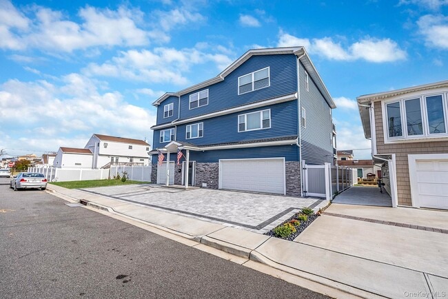 Photo - 449 Nassau Ave