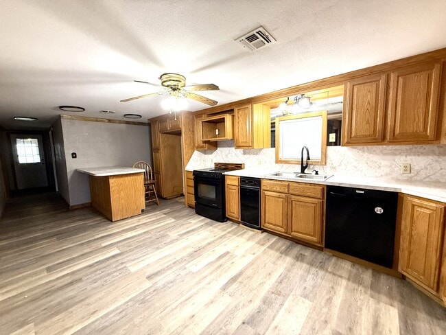 Photo - 52 Landmark Rd