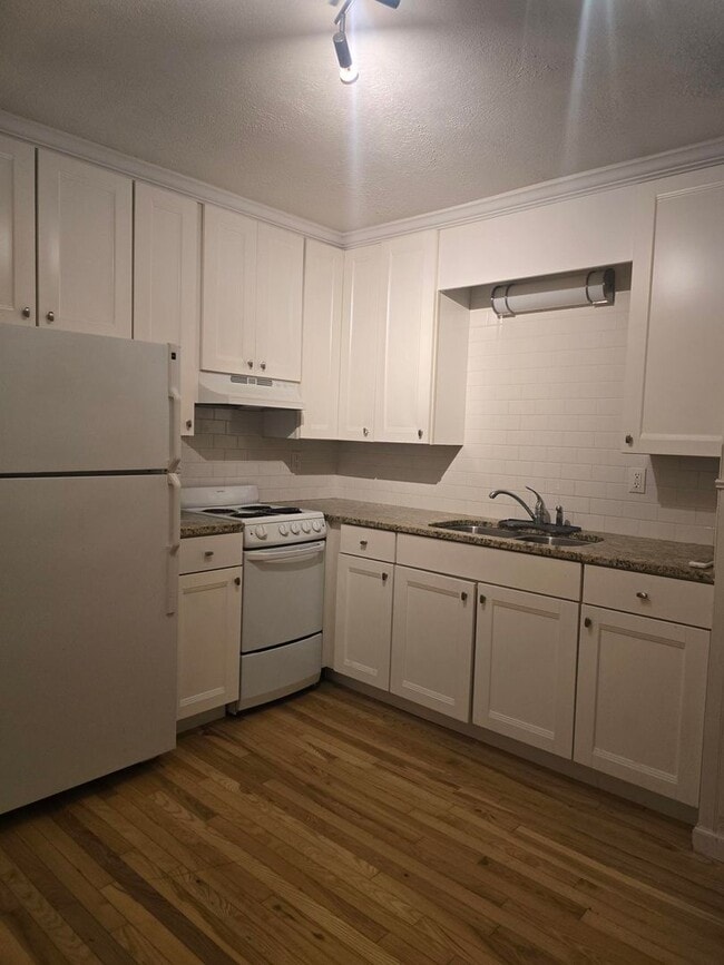 Photo - 118 W Main St Unit 1
