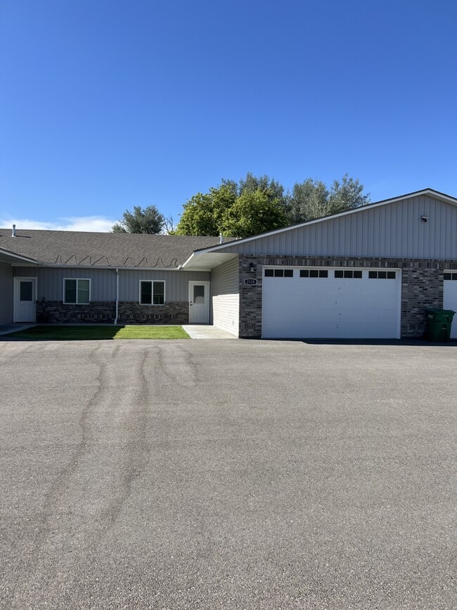 Building Photo - 2124 E Olympic Ave Unit 2124