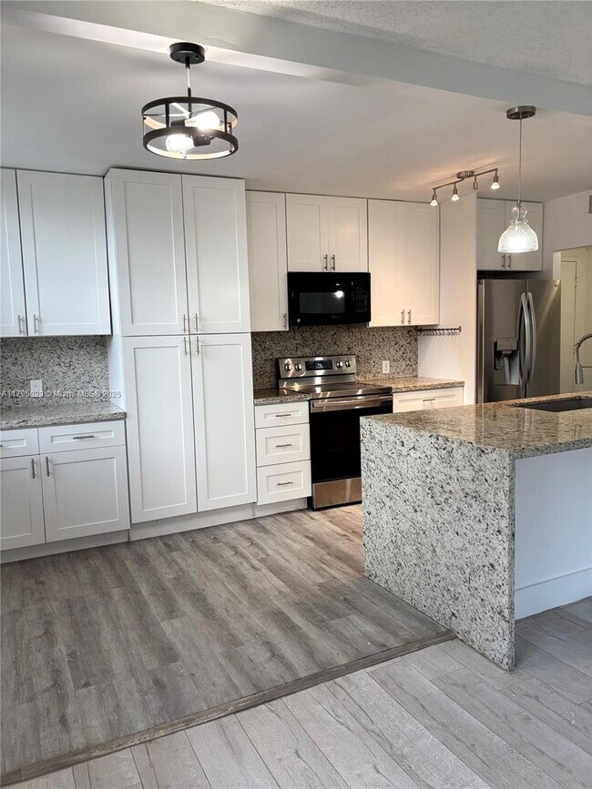 Photo - 4200 Hillcrest Dr Unit 201