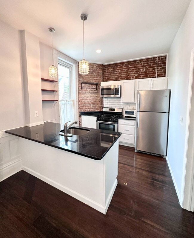 Building Photo - 108 4th St