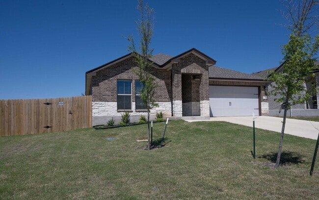 Building Photo - "Charming 3-Bedroom Haven with 2.5 Baths & Spacious Living in Belton!"