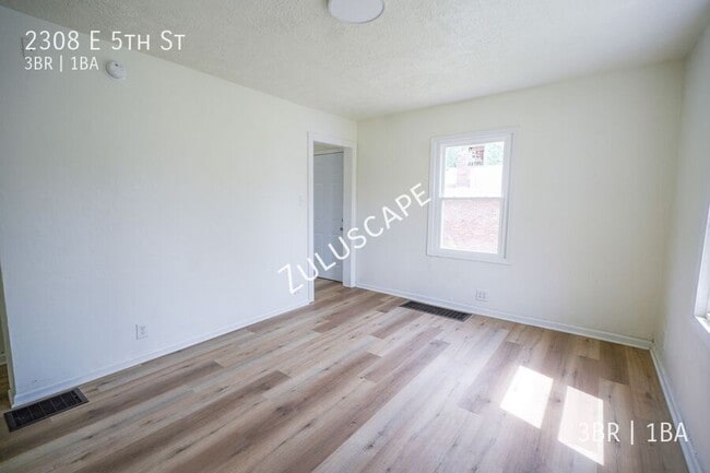 Photo - 2308 E 5th St