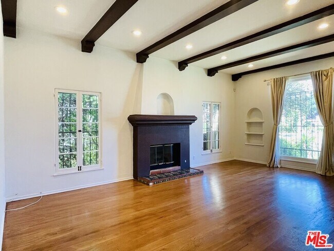 203 N Doheny Dr