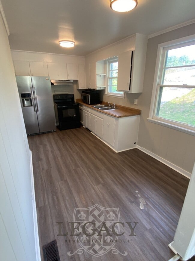 Photo - 2229 Maplecrest Dr