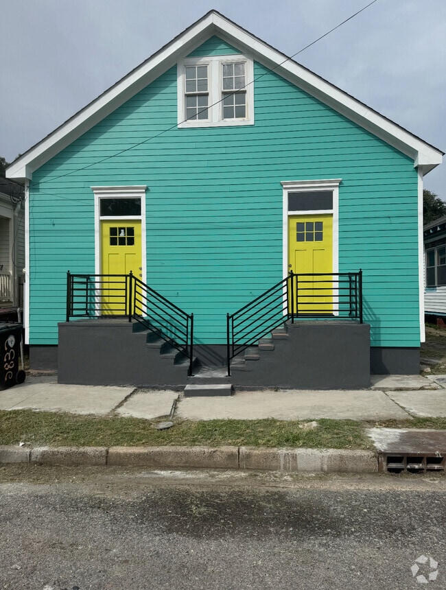 Building Photo - 2830 2nd St Rental