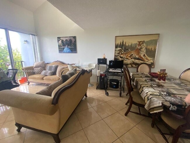 Building Photo - 310 Fontainebleau Blvd Unit 506