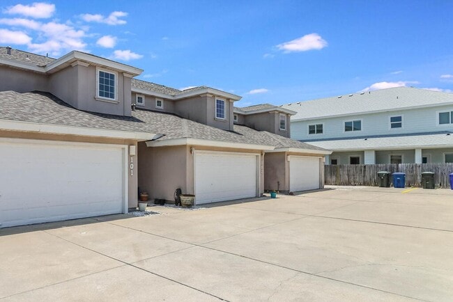 Photo - 15118 Leeward Dr