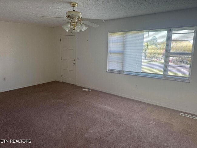 Photo - 520 Hopewell Rd