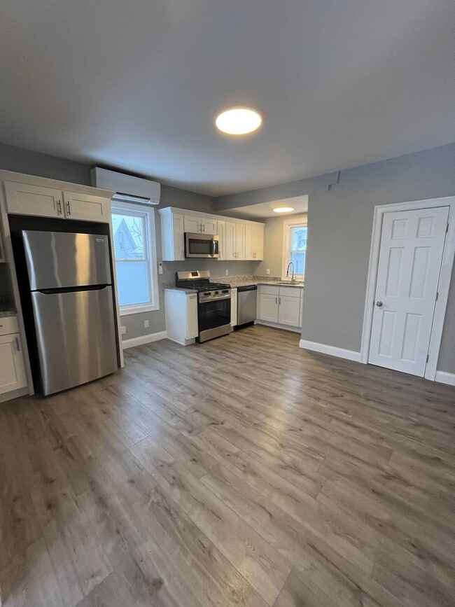 Building Photo - 66 Dalton St Unit 2