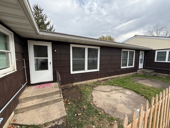 Photo - 1060 W Hickory St