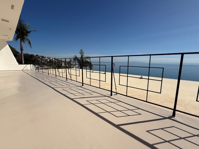 Photo - 18139 Coastline Dr