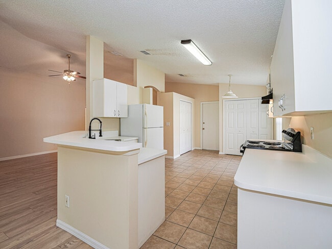 Photo - 953 N 13th Square