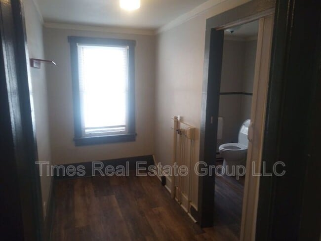 Photo - 206 W Railroad St