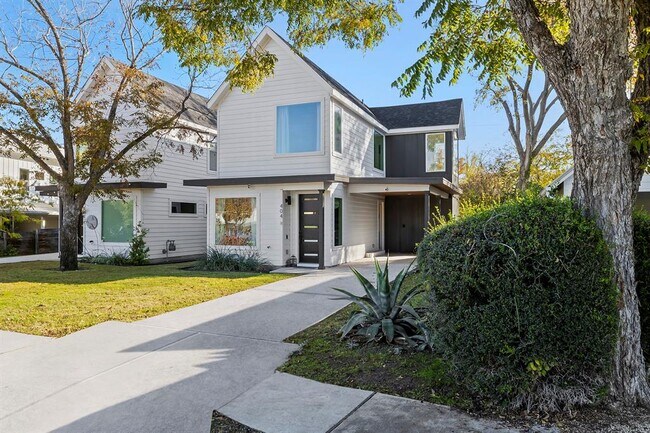 Photo - 404 Powell Cir